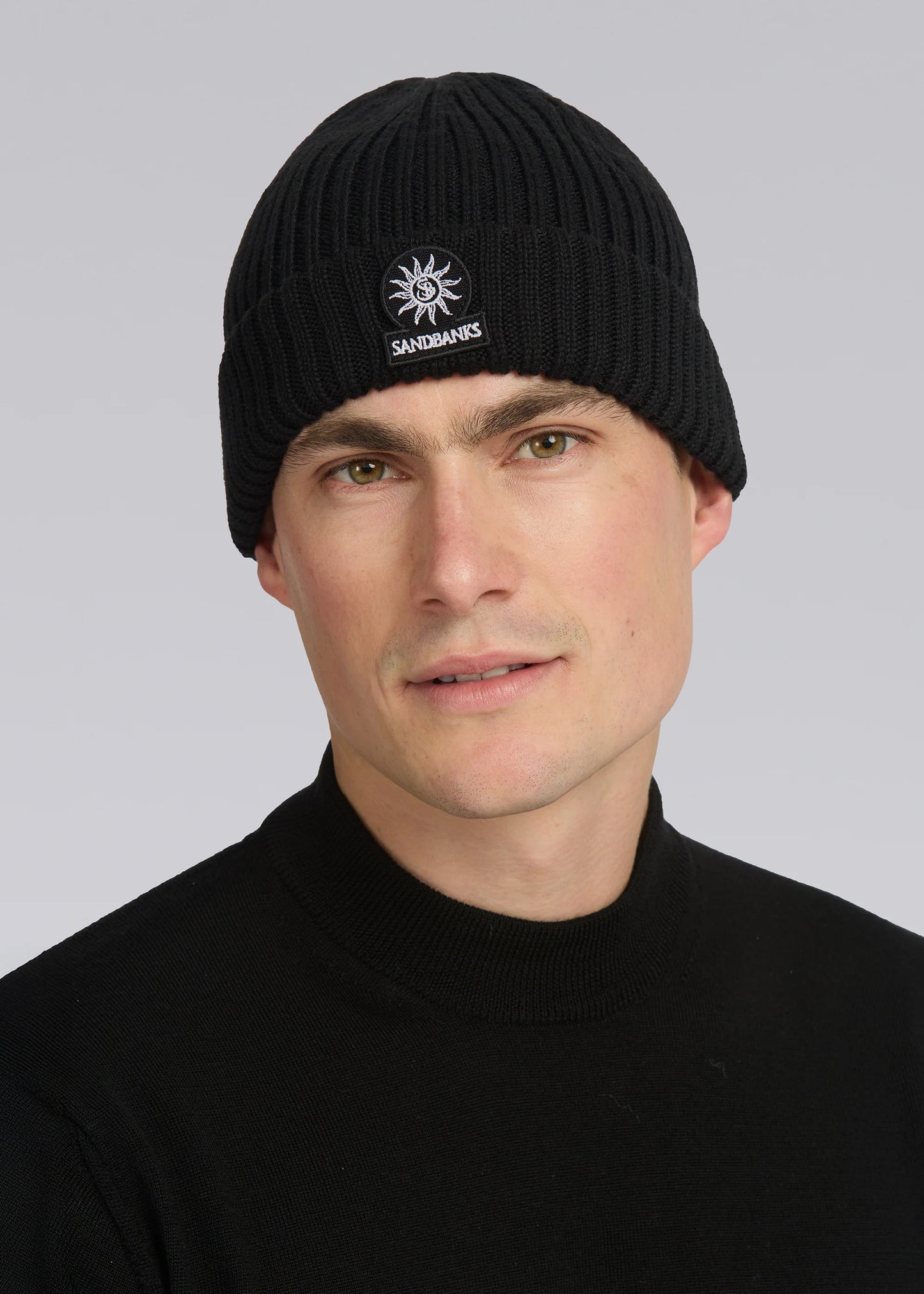 SANDBANKS BADGE LOGO MERINO WOOL RIBBED BEANIE HAT BLACK RRP £90 BNWT