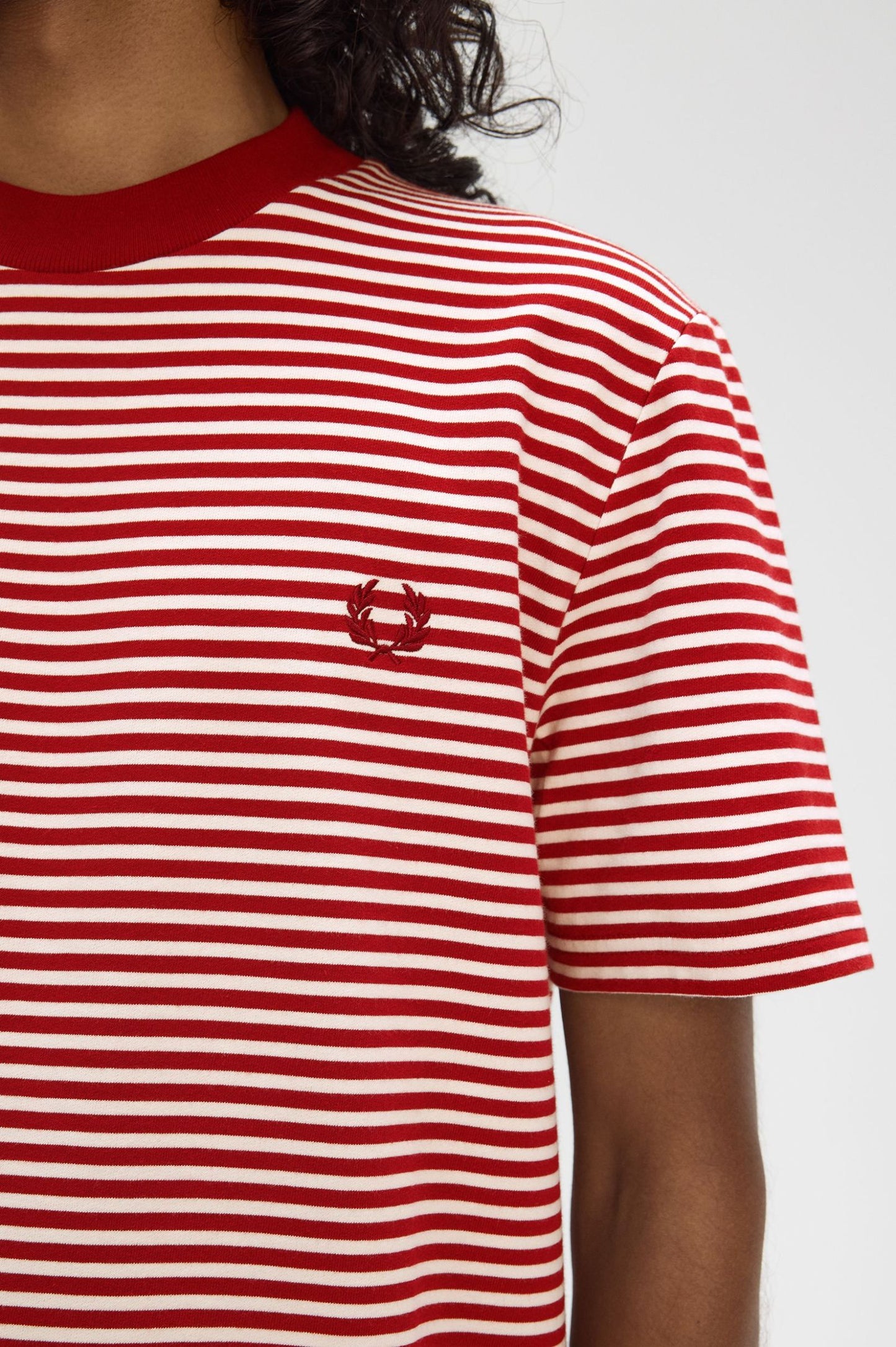 FRED PERRY LAUREL WREATH LOGO FINE STRIPE COTTON T-SHIRT RED 2XL RRP £60 BNWT