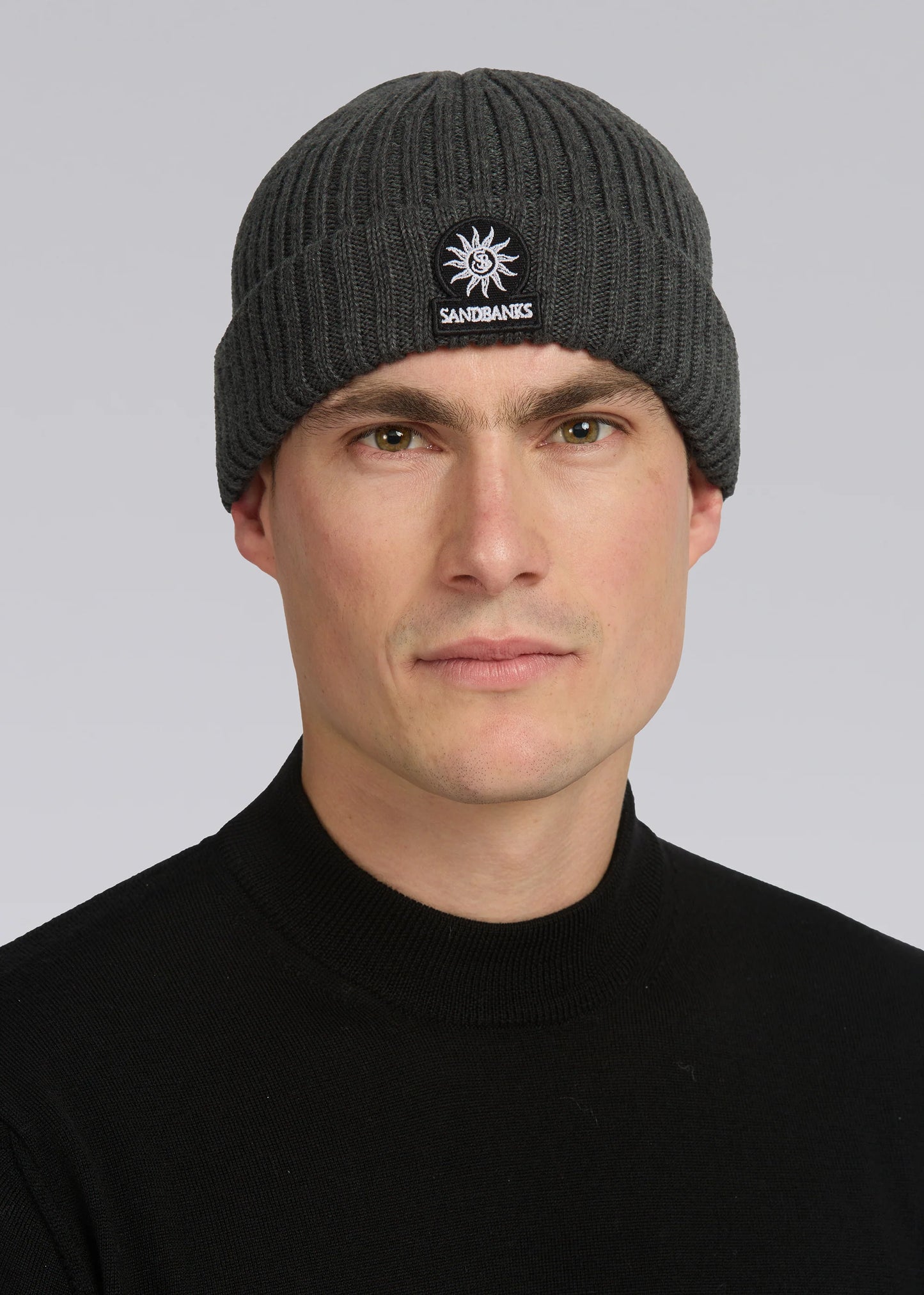 SANDBANKS BADGE LOGO RIBBED MERINO WOOL BEANIE HAT ANTHRACITE GREY RRP £90 BNWT